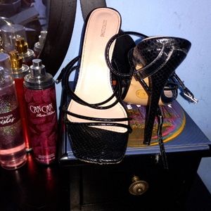 PRETTY LITTLE THING SIZE 6 HEELS